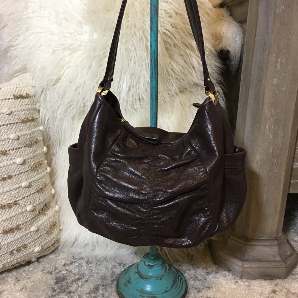 B Makowsky brown leather shoulder bag.